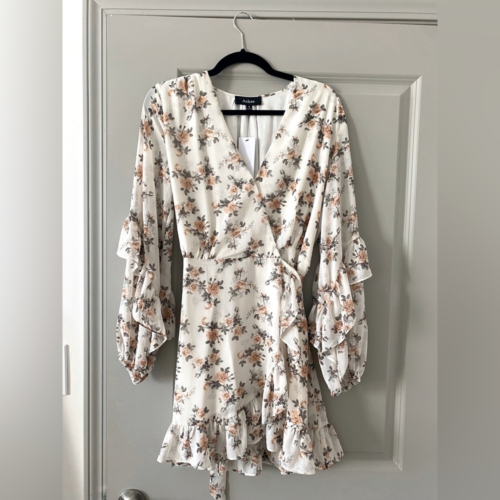 Aakaa - White Floral long sleeve spring dress